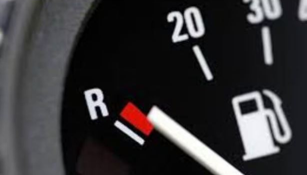 Conoce las razones por las que nunca debes manejar con la reserva de combustible